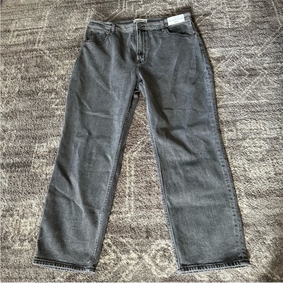 NWT Abercrombie & Fitch Ultra High Rise Ankle Straight Jeans Dark Grey 33/16 - Picture 2 of 8